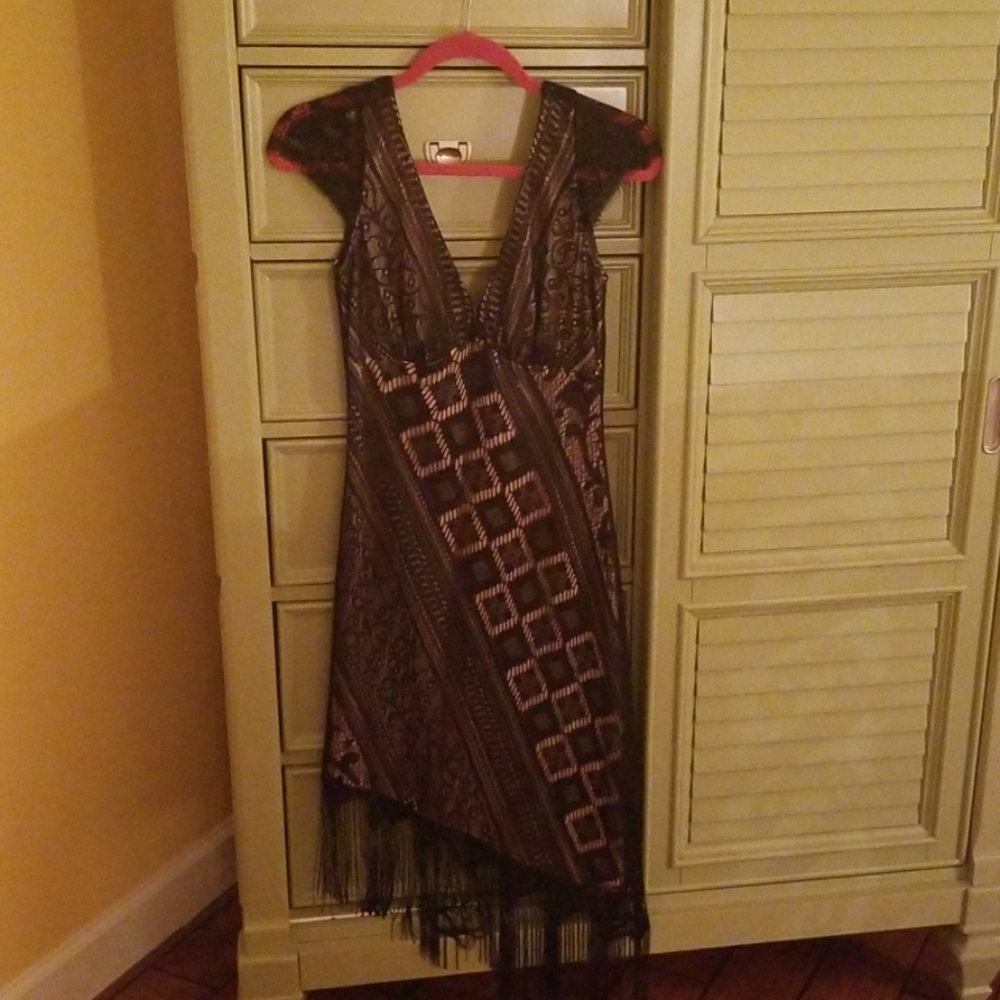 Moda Intrntnl size 8 black fringe hem crochet